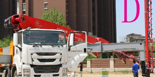 小型混凝土泵車的回轉支承如何保養？