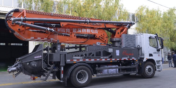 當(dāng)你考慮32米小泵車時(shí)，有哪些點(diǎn)是在選擇時(shí)要注意的呢？