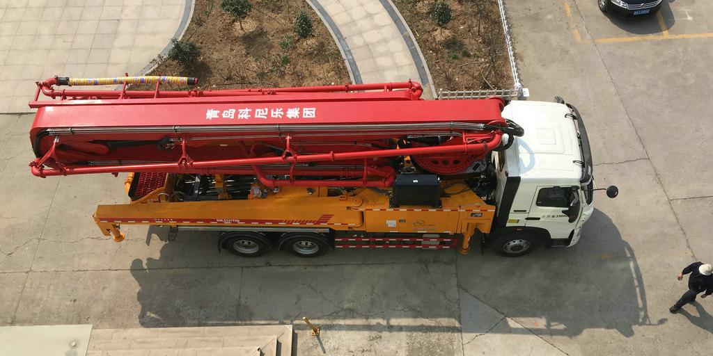 如何快速解決小型泵車打混凝土吃力問題